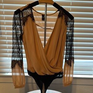 Elegant Black and Tan Lace Blouse Windsor size small polyester